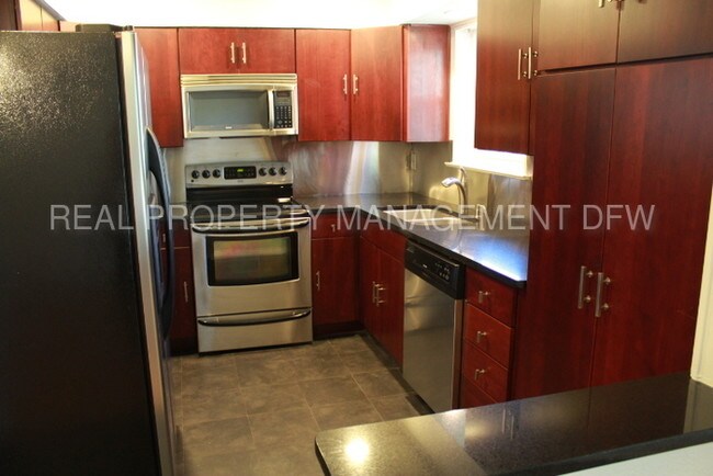 Foto del edificio - 5818 E University Blvd