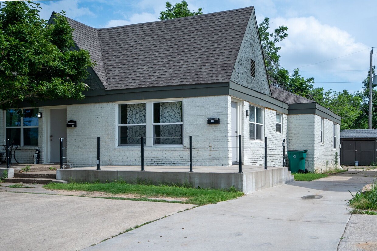 Primary Photo - 116 NW 31st St