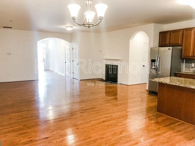Foto del edificio - 4707 Brydes Ln