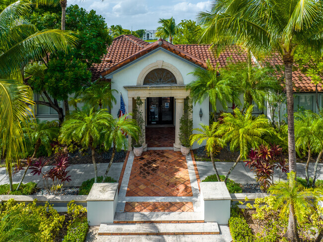 Building Photo - The Enclave At Doral