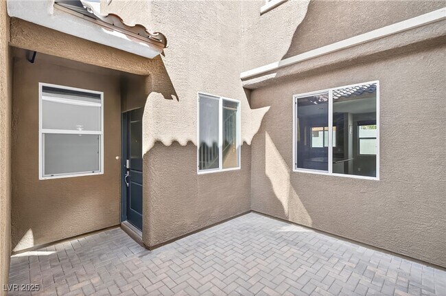 Foto del edificio - 6906 Sunrise Crest Dr