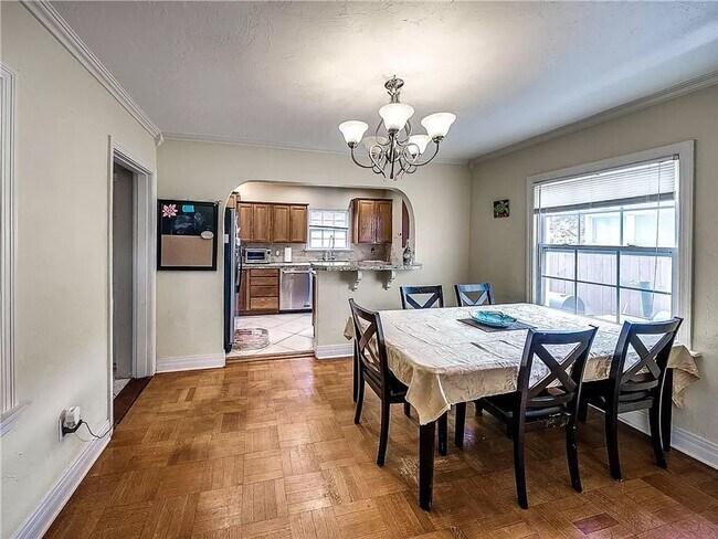 Foto del edificio - 2808 NW 24th St Duplex