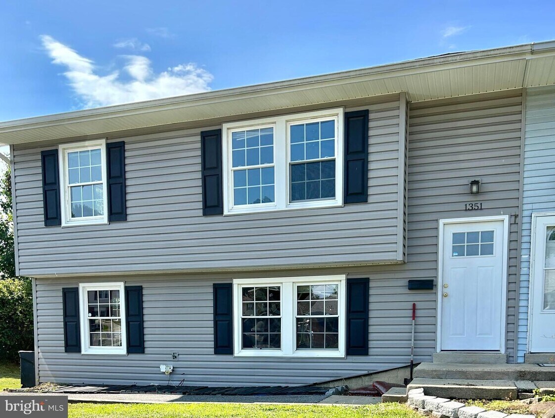 1351 Chapelview Dr, Odenton, MD 21113 House for Rent in Odenton, MD