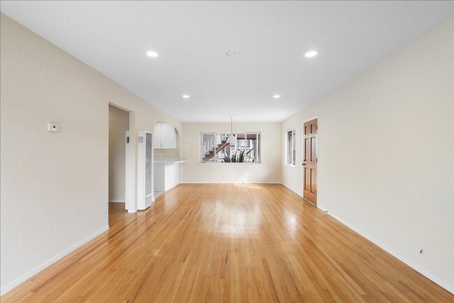 Building Photo - 2208 Buena Vista Ave