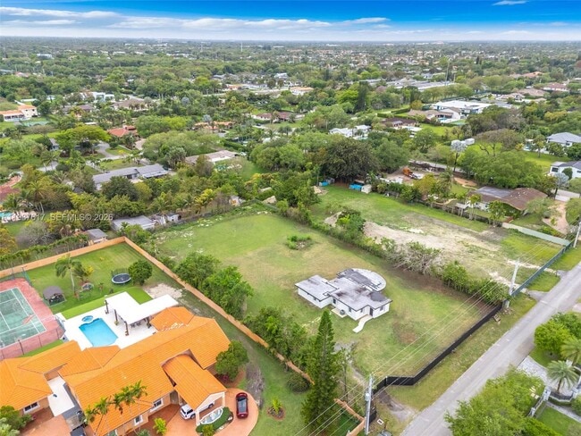 Foto del edificio - 9840 SW 60th St