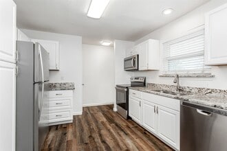 Building Photo - 3532 Antilles Dr