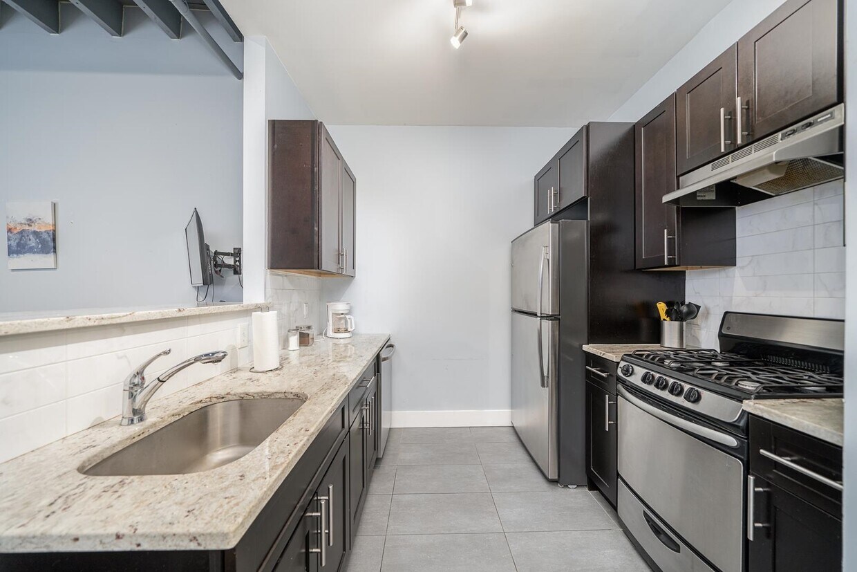 Foto principal - 235 Orient Ave