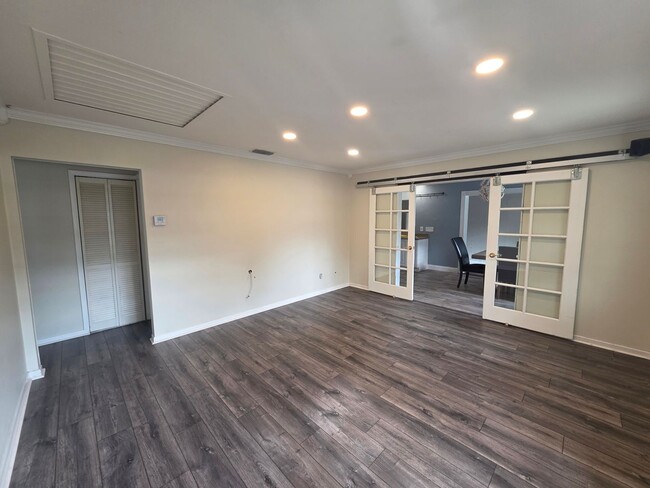 Building Photo - Spacious 5 Bedroom Home with Pool in Crystal Lake Homesites