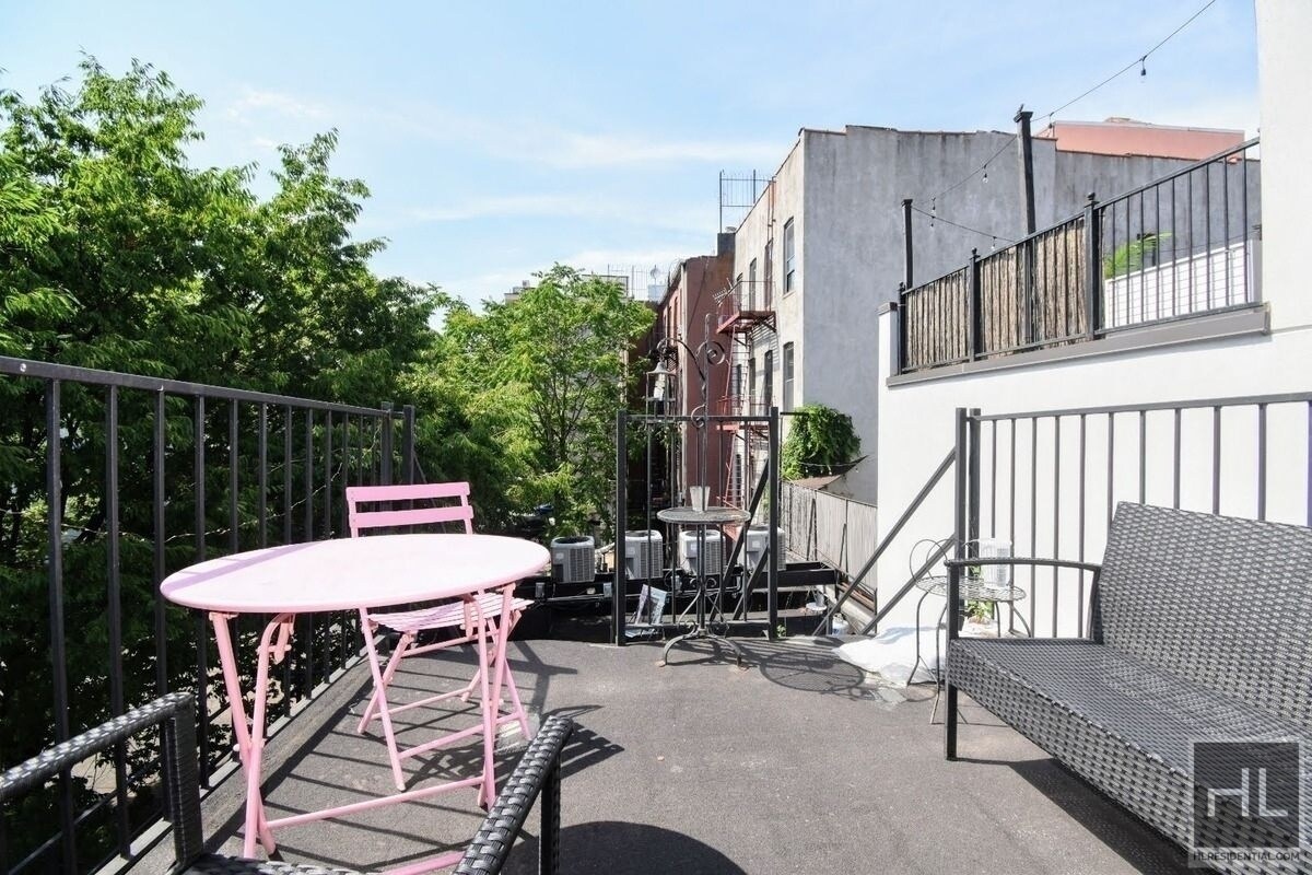 Primary Photo - WHIPPLE STREET - TOP FLOOR DUPLEX