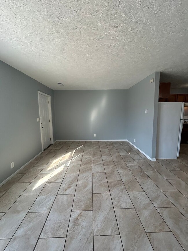 Building Photo - Private Entry, Cozy Comfort – 1 Bedroom, 1 Bathroom Home-Style Apartment