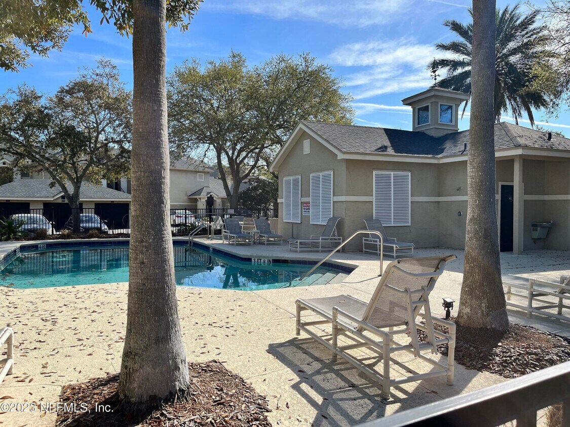 1701 The Greens Way Unit 916, Jacksonville Beach, FL 32250 Condo for