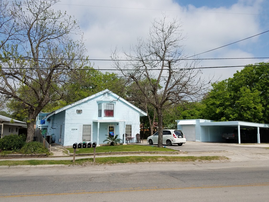 Building Photo - 2204 W San Antonio St