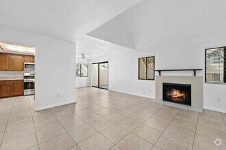 Building Photo - 337 N Melrose Dr