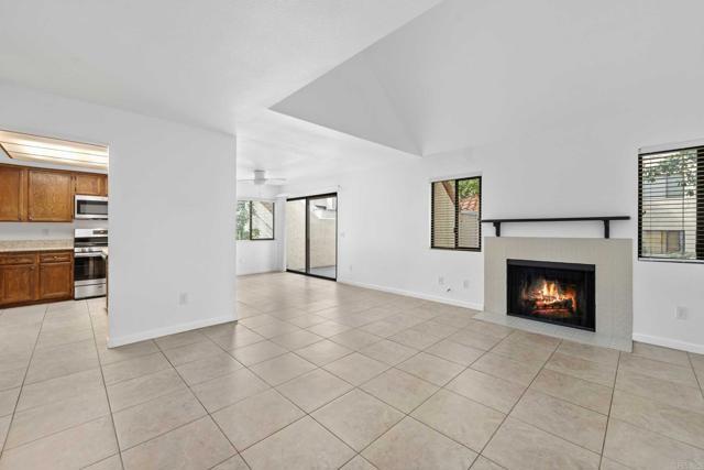 Primary Photo - 337 N Melrose Dr