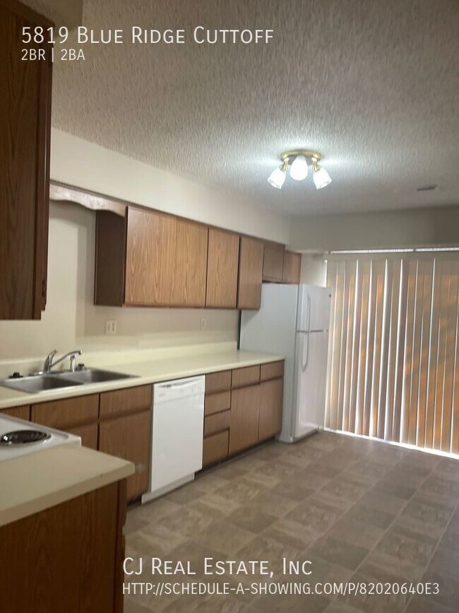 Foto del edificio - 5819 Blue Ridge Cutoff