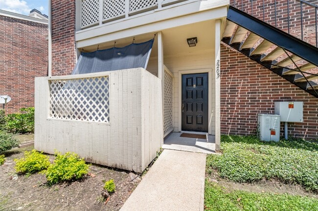 Building Photo - 2121 El Paseo St