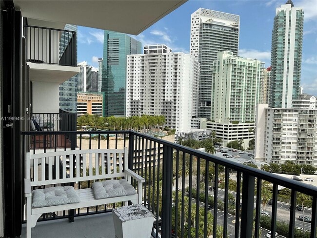 Building Photo - 1450 Brickell Bay Dr