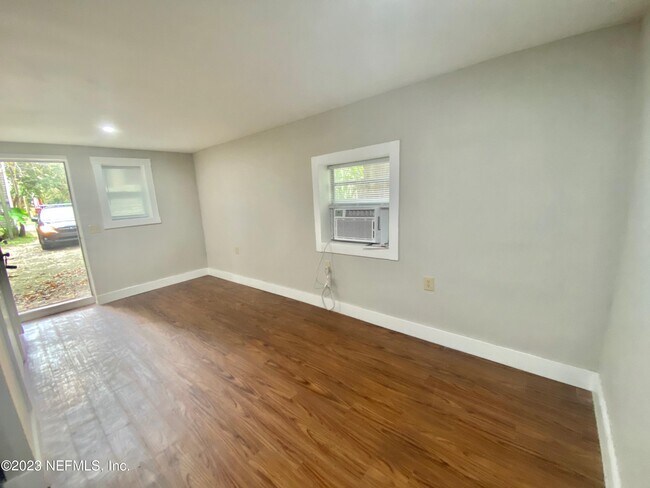 Foto del edificio - 2022 Dellwood Ave