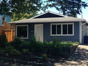 Building Photo - 9529 N Fairhaven Ave