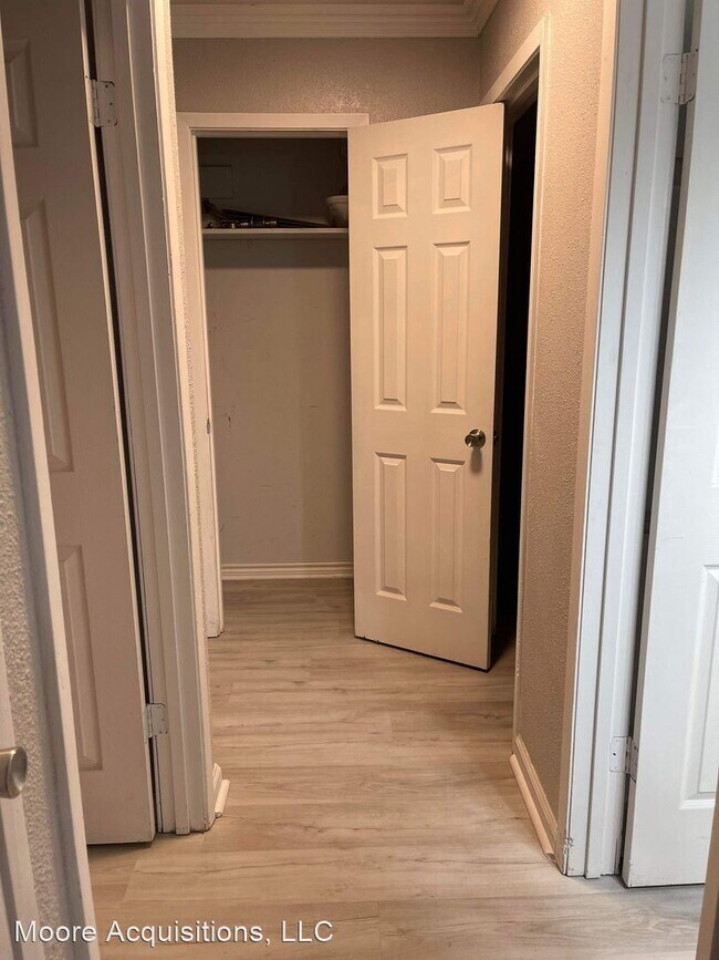 Foto del edificio - 4 br, 1.5 bath House - 302 E Kansas