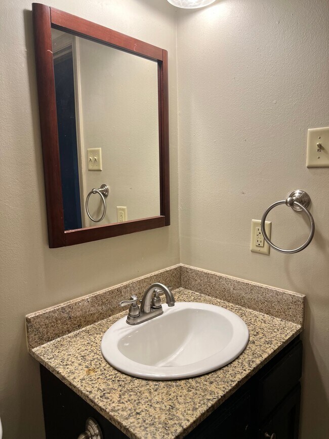 Foto del edificio - 503 E 6th St