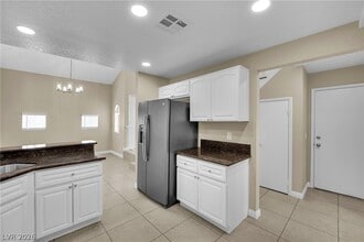 Building Photo - 756 Charwood Cir