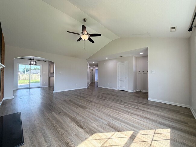 Building Photo - 107 Cavalier Dr