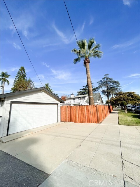 Primary Photo - 1420 S Main St