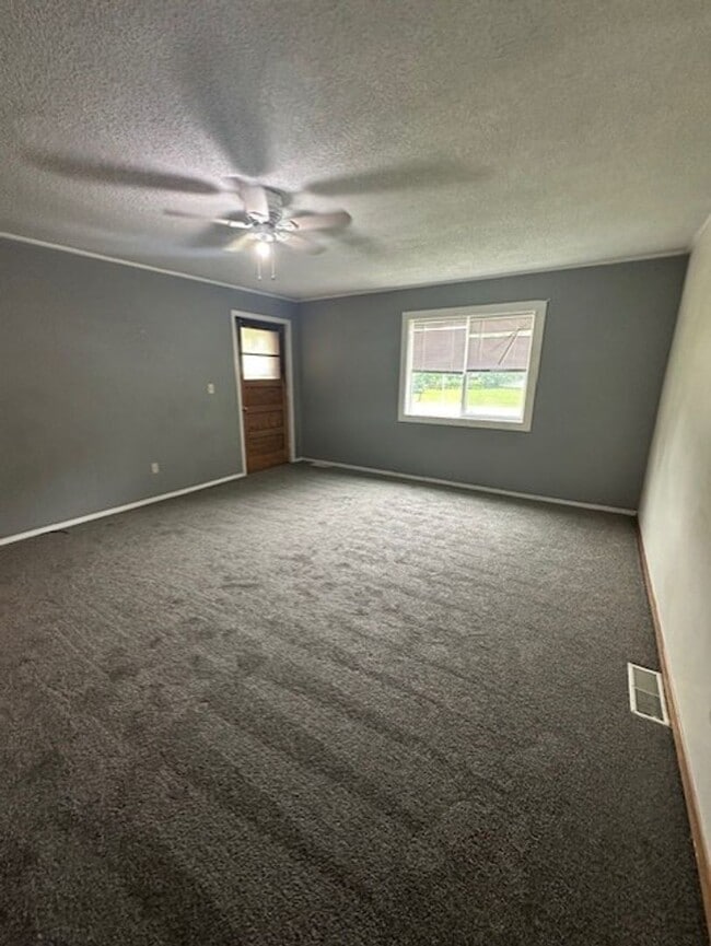 Building Photo - 1521-1521 8th St NE