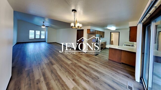 Building Photo - 1202 S 39th Ave