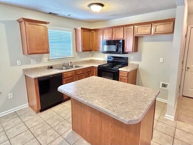 Foto del edificio - 4 Bedroom 2.5 Bath In Cordova Available Now!