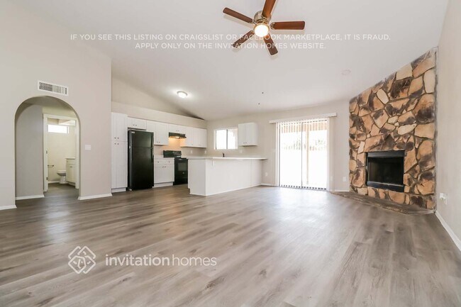 Foto del edificio - 8010 W Sierra Vista Dr