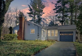 Building Photo - 95 Riverside Dr