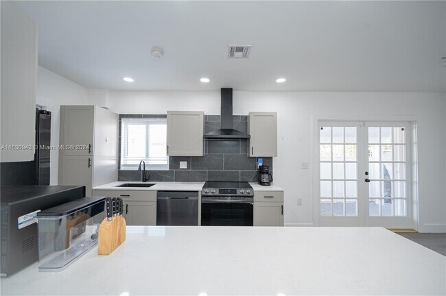 Building Photo - 305 NW 122nd St
