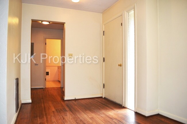 Foto del edificio - 8650 SW Canyon Ln