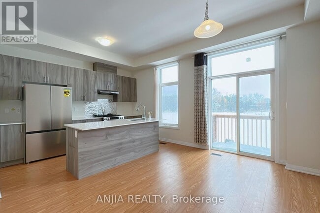 Photo du bâtiment - 33 Millman Ln