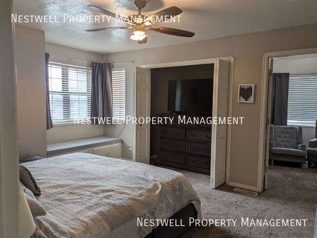 Building Photo - 1715 E Cherokee Dr