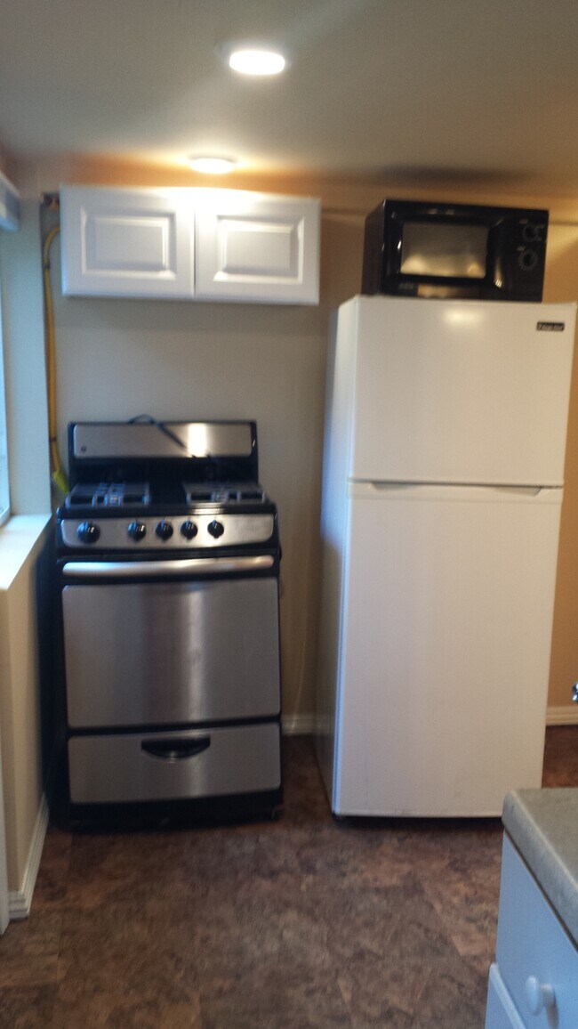 Building Photo - 1504 Deer Creek Ln