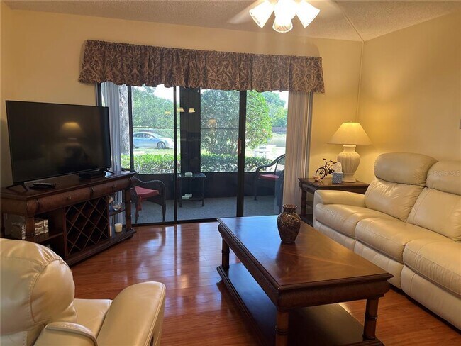 Foto del edificio - 2655 Pine Ridge Way N