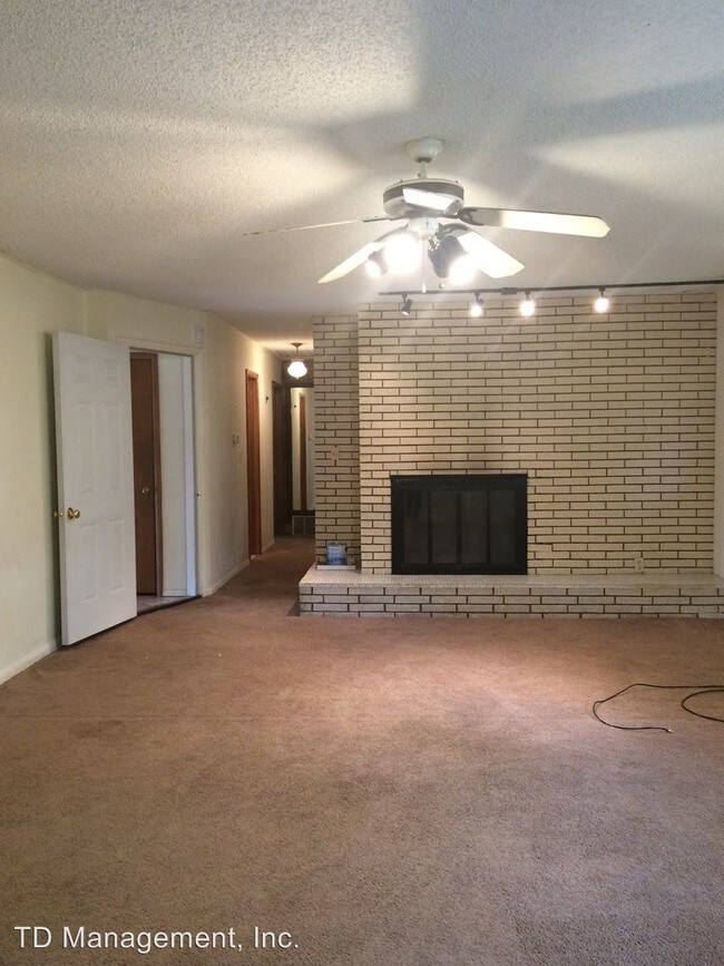 Building Photo - 1842 S Sieger Dr