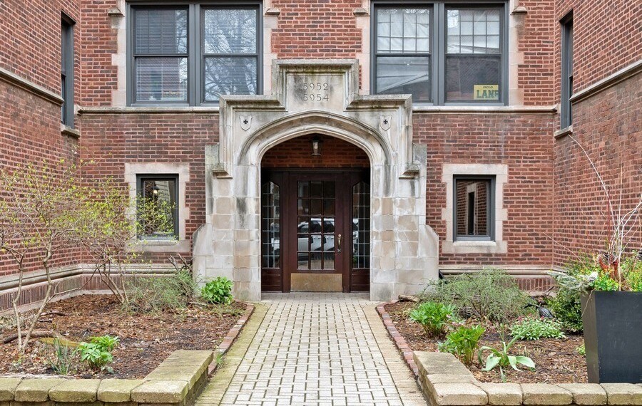 Primary Photo - 5954 N Lakewood Ave
