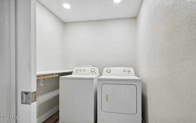 Foto del edificio - 2068 E Howe Ave