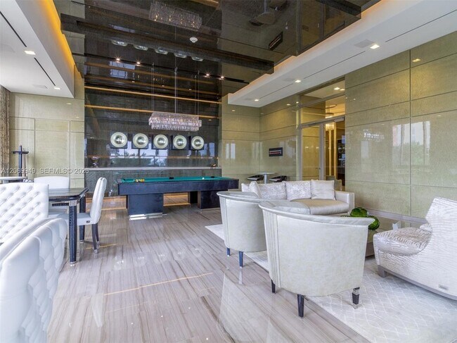 Foto del edificio - 17749 Collins Ave
