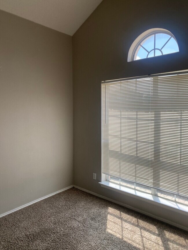 Foto del edificio - 1337 Harvest Hill Ln