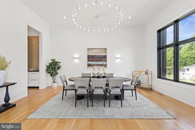 Foto del edificio - 3554 Military Rd