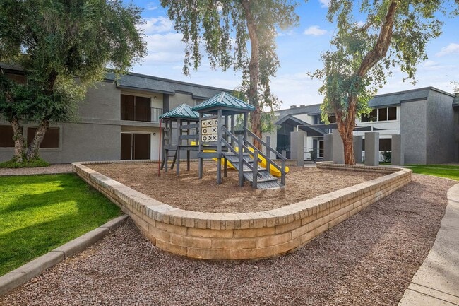 Building Photo - San Aurelio