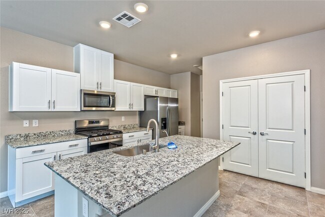 Foto del edificio - 7850 W Shelbourne Ave