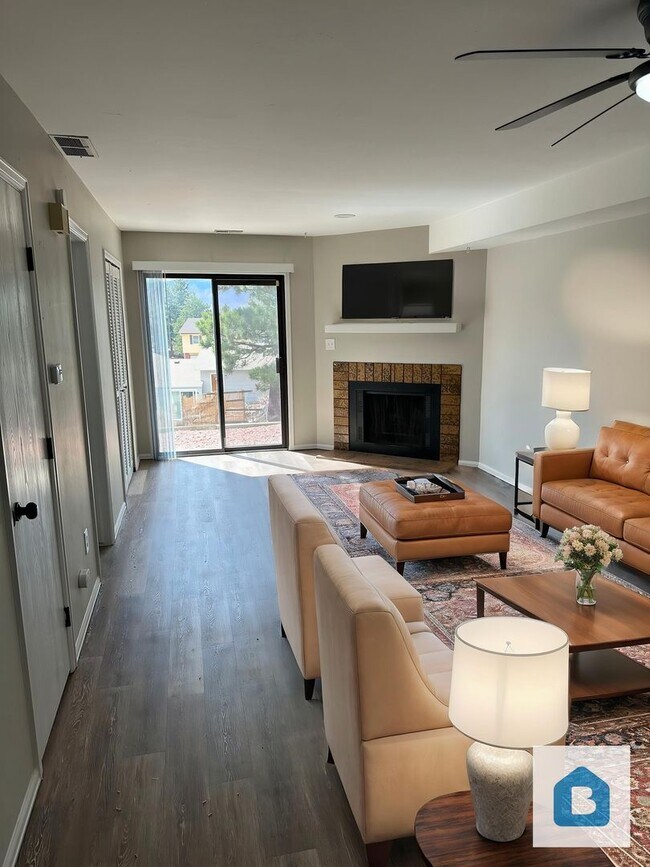 Building Photo - 5462-5462 Fiesta Ln