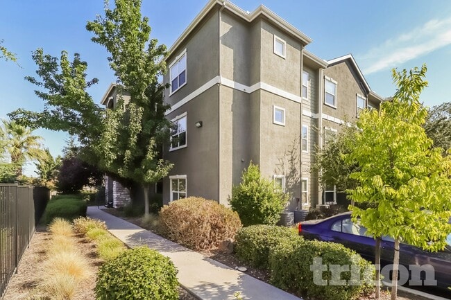 Foto del edificio - 8434 Walerga Rd