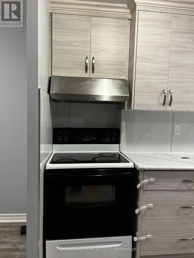 Photo du bâtiment - 4062 Lawrence Ave E